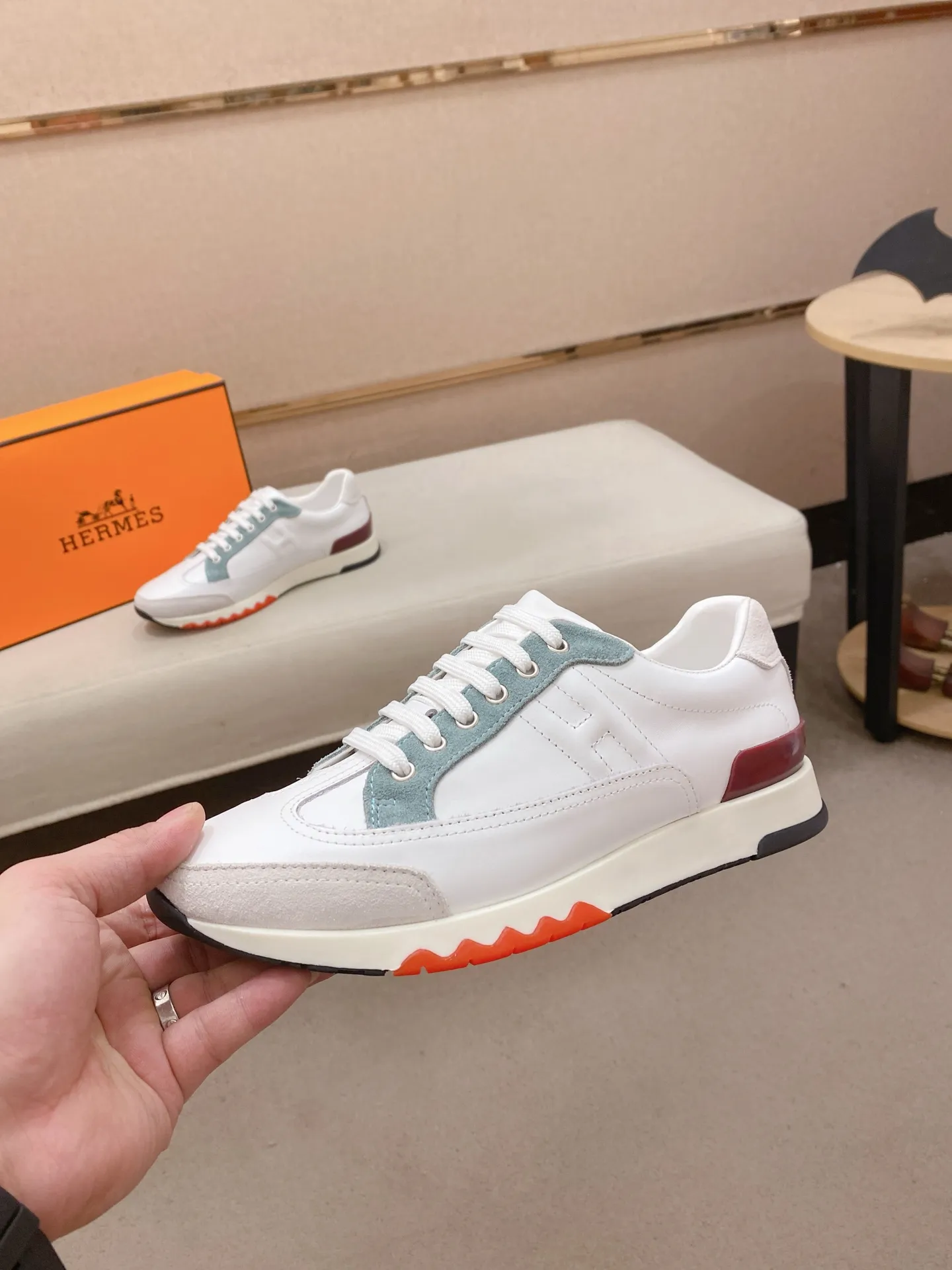 Ex-factory price: 500💰《HERMES》【Classic original single version】Hermès; top 🔝purchasing agent🔍🔍men's latest 🇺🇸sold simultaneously, original imported from Italy ▲▲first-layer cowhide ▲▲ (high-end, nobility and class) ) Exquisite workmanship (Italian 🇮🇹 imported water-dyed 🐂 cowhide lining) sole: original sole provided by the original factory, ⚠️exclusive double-layer activity·TPR·rubber·combined molded outsole; super comfortable·wear-resistant·non-slip·environmental protection The real thing is more beautiful when photographed in kind (high quality, following orders), you can come in and out at will * Number of yards: 38·39·40·41·42·43·44# (can be customized 45.)